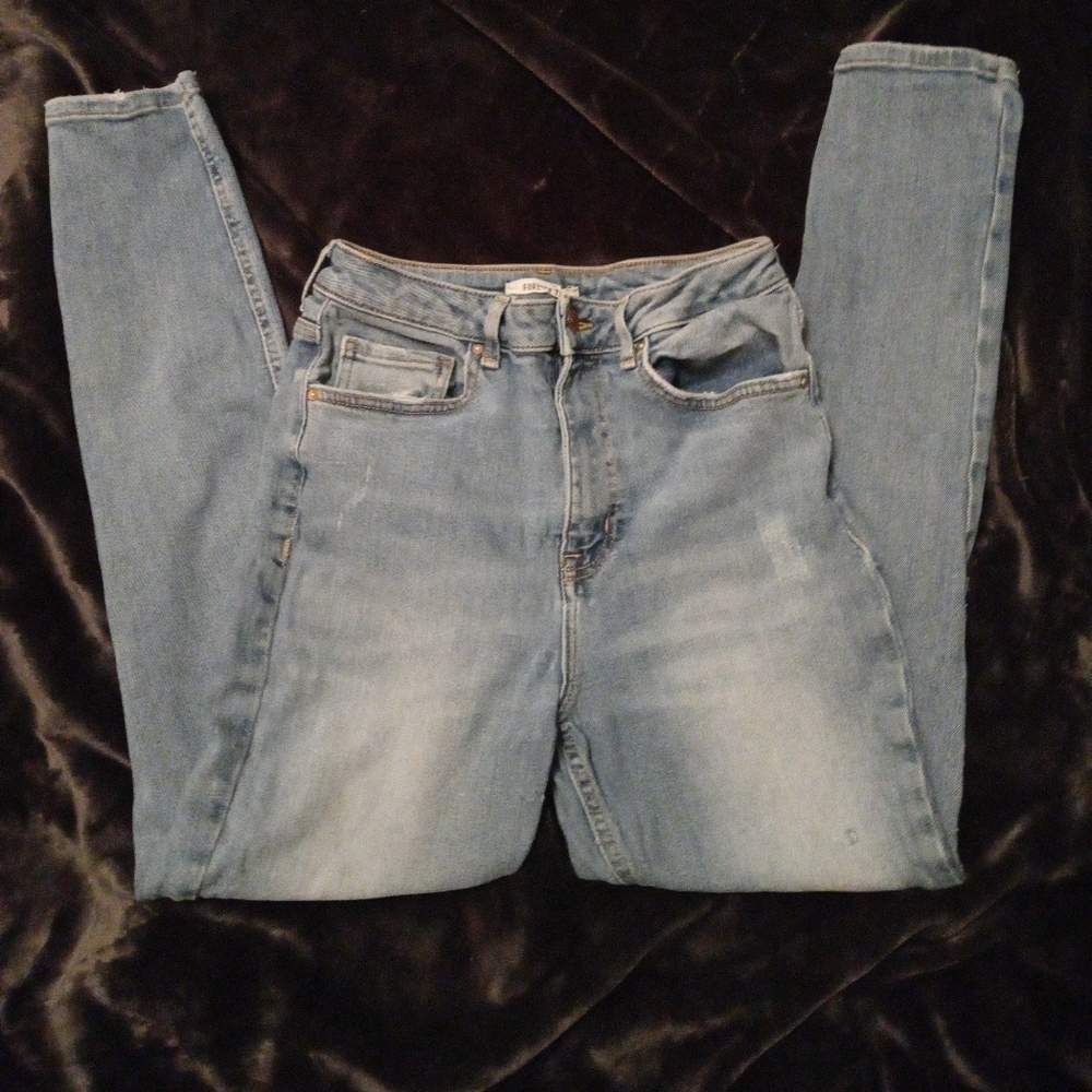 🎉Forever21 Straight Leg Distressed Jeans